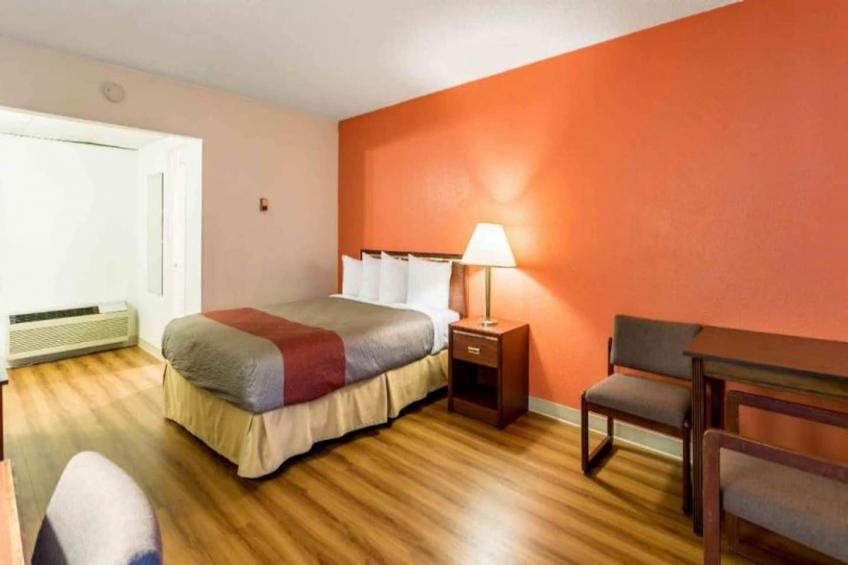 1 King Bed  Suite Non-Smoking Kitchen - foto 8