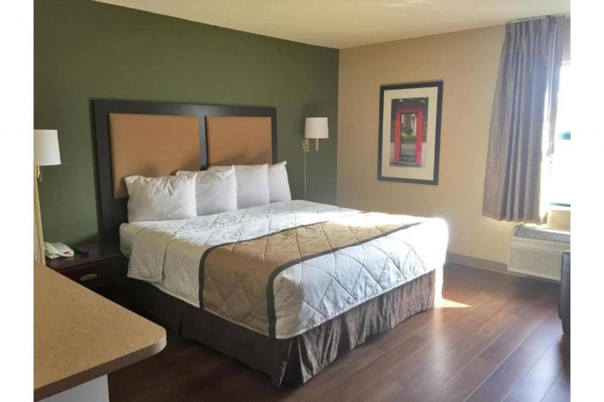 1 King Bed | Non-Smoking, Kitchen, Shower - foto 2