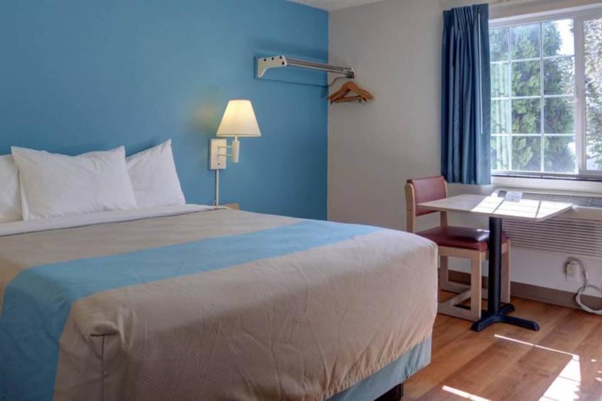 1 QUEEN BED  SMOKING - foto 7