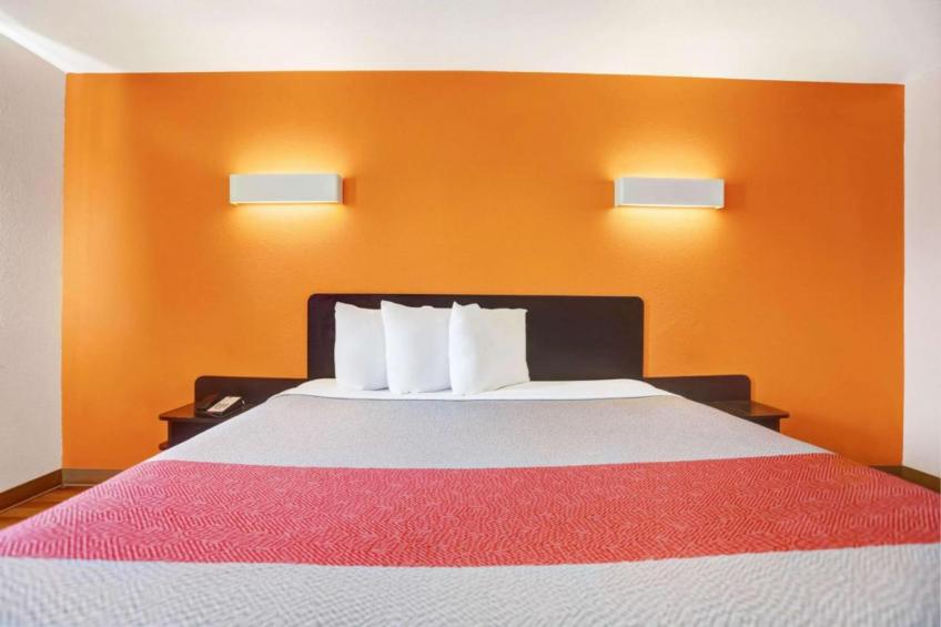 1 King Bed  Non-Smoking - foto 14