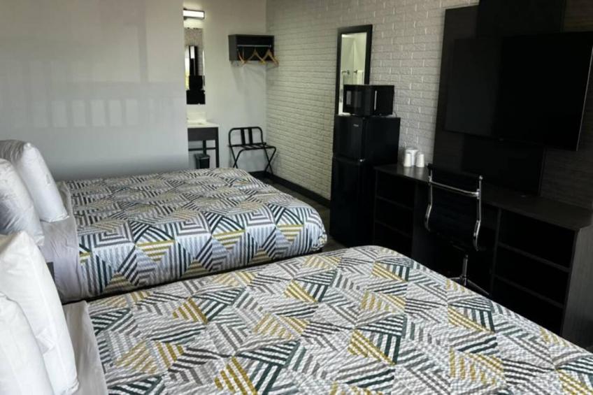 2 Queen Beds  Non-Smoking Micfridge - foto 6