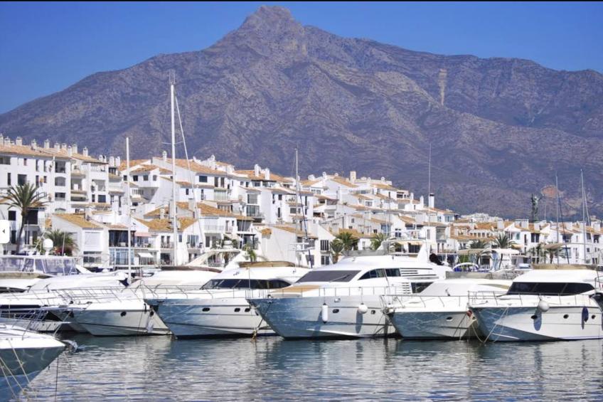 3-Bedroom Apartment with Sea & Mountain Views - foto 30