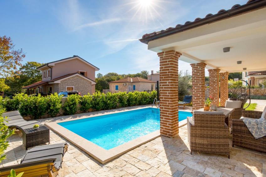 Romantische Villa mit Pool, umgeben von Natur - foto 13