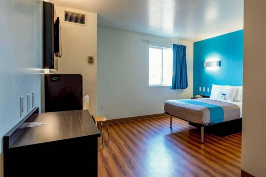 1 Queen Bed  Non-Smoking - foto 3