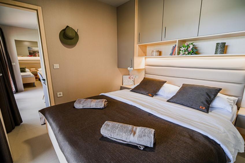 Lakeside Luxury Retreat Mobile Homes with Thermal Riviera Tickets - Three Bedroom Mobile Home  15\/015
