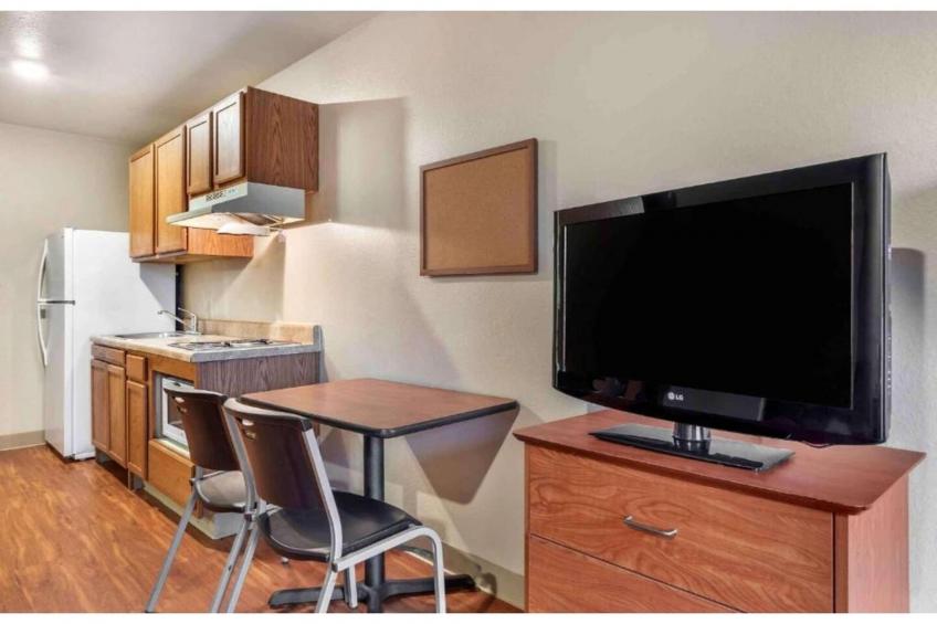 2 Full Beds | Smoking, Kitchen - foto 3