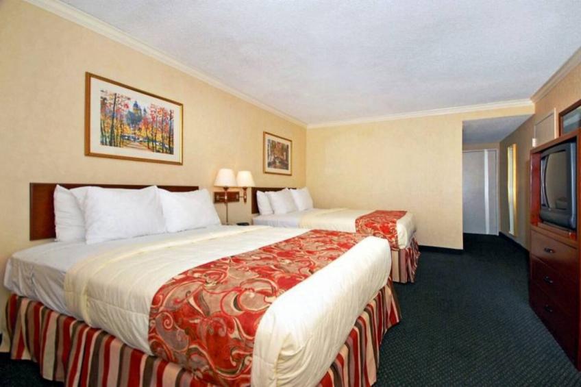 2 Queen Beds  Non-Smoking Micfridge - foto 5