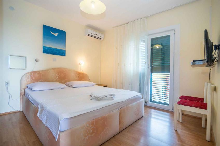 Holiday apartment with air conditioning, terrace and sea view in Slatine - BF-3VNF8 - foto 18