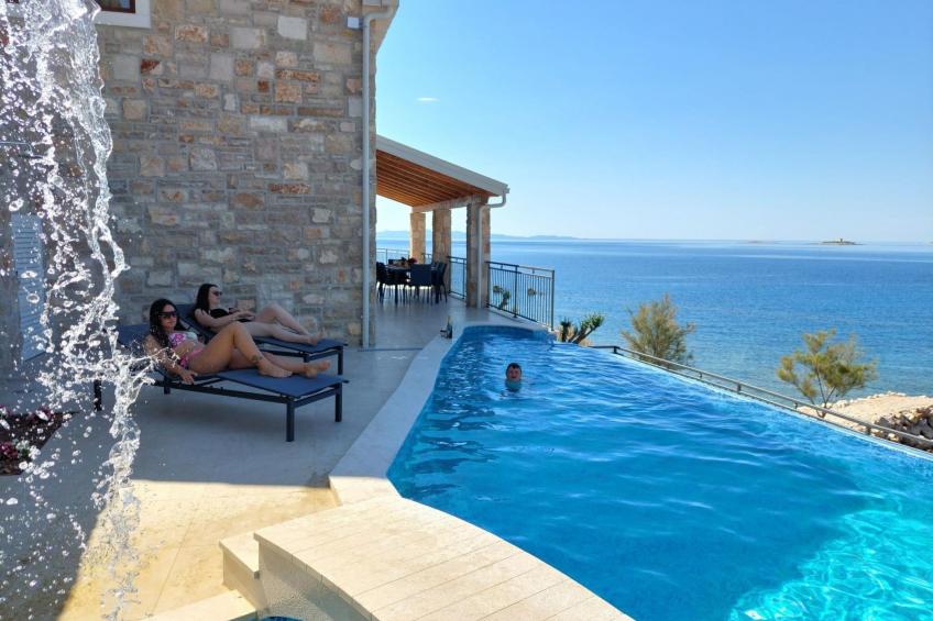Ferienvilla "Dalmatiner" mit Infinity Pool
