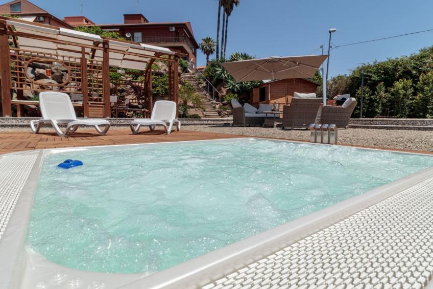 Zyklopenhaus. Erstaunliche Aussicht und privates Mini-Spa