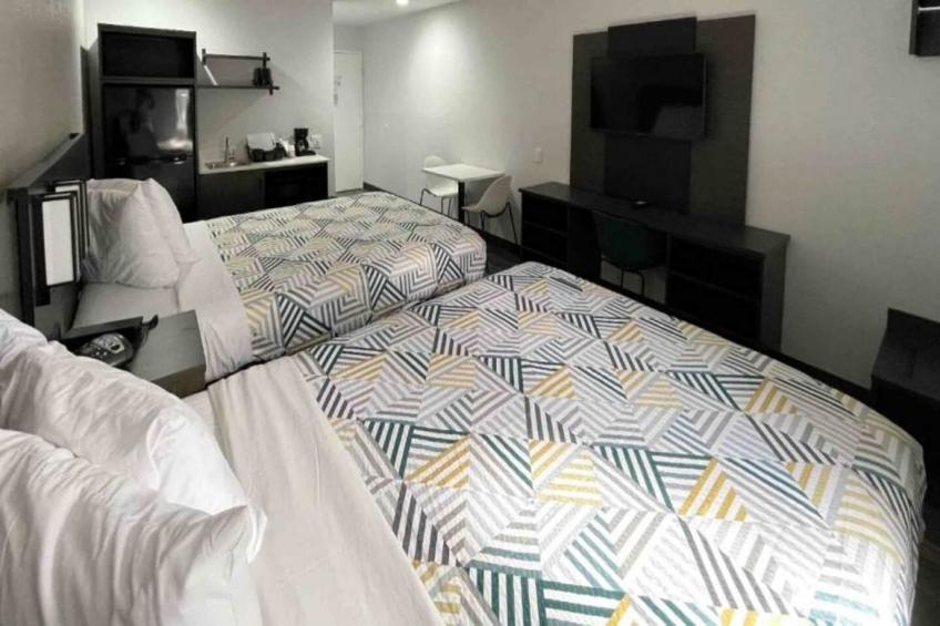 2 Queen Beds  Non-Smoking Micfridge - foto 8