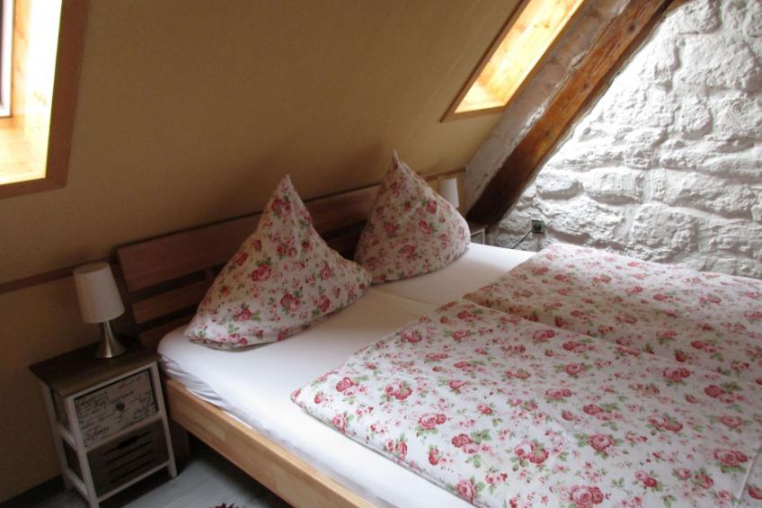 Dachgeschosswohnung mit Gartennutzung - foto 2