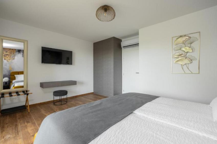 Apartments Villa Wood - Two Bedroom Apartment with terrace and pool view ( W2 ) - foto 2
