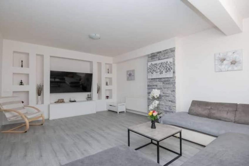 Countryside Villa Tajo - Four Bedroom Holiday Home  with Swimming Pool