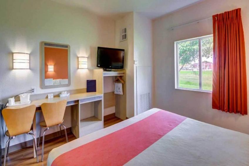 1 King Bed  Non-Smoking - foto 16