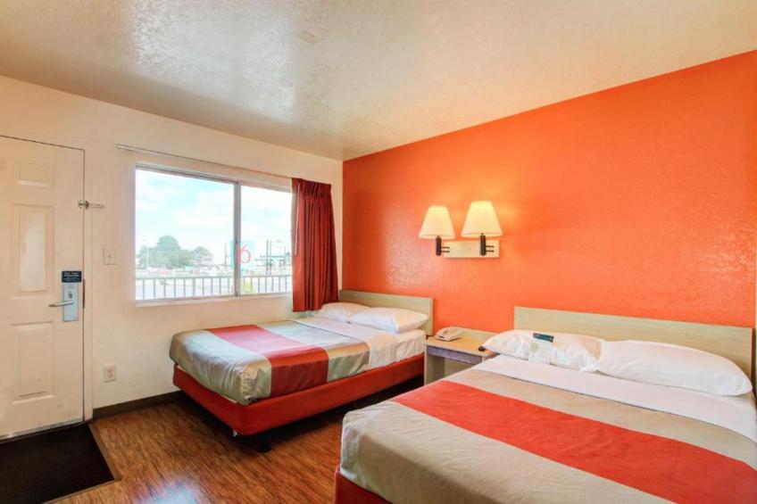 2 Queen Bed  Mini Fridge - foto 4