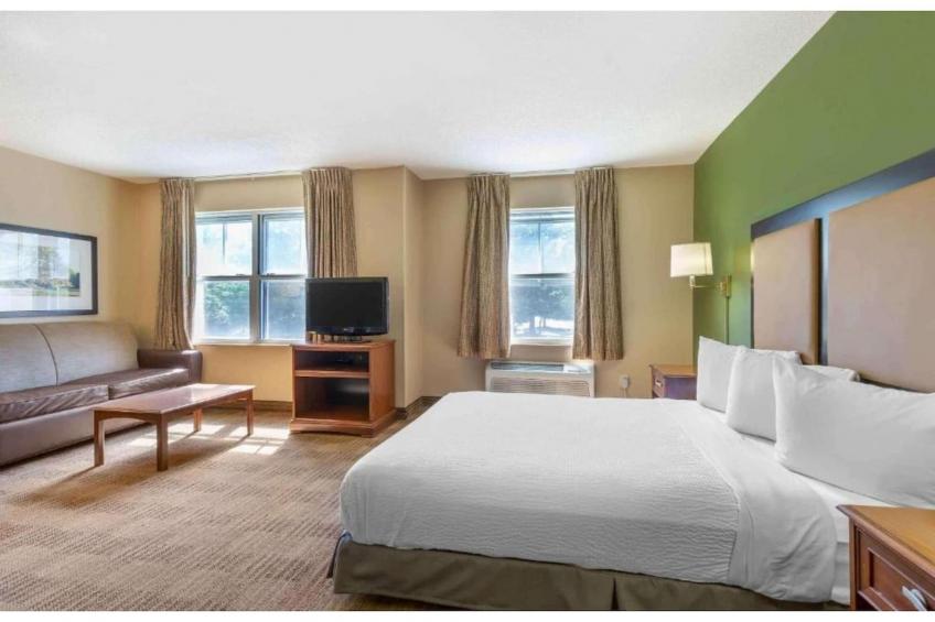 1 King Bed | Hearing Accessible, Kitchen - foto 9