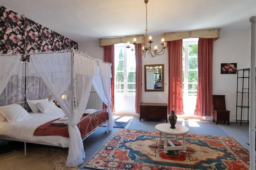 8-Zimmer-Schloss mit Pool und eigenem Park - foto 32