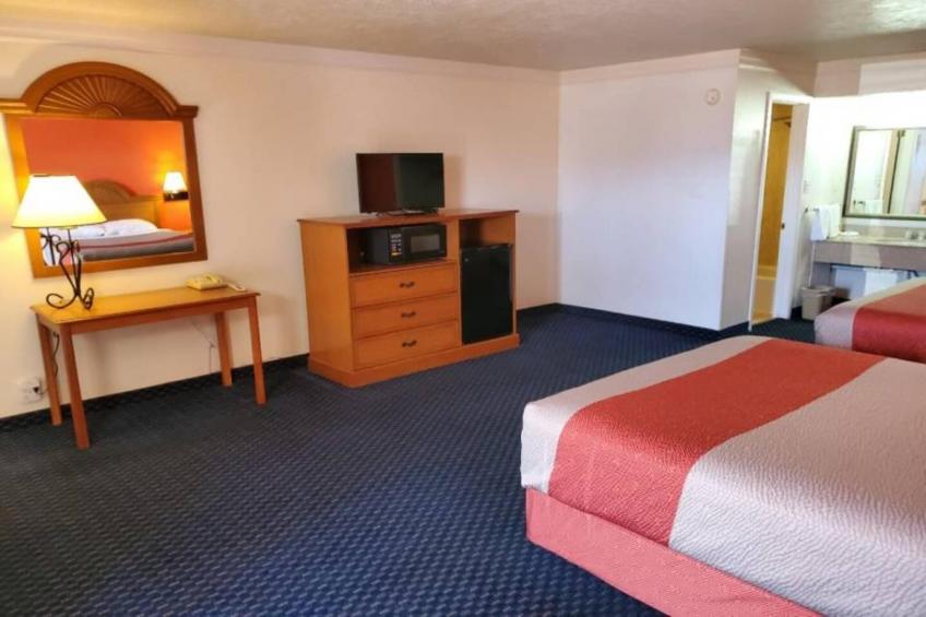 2 Queen Beds  Non-Smoking Micfridge - foto 19