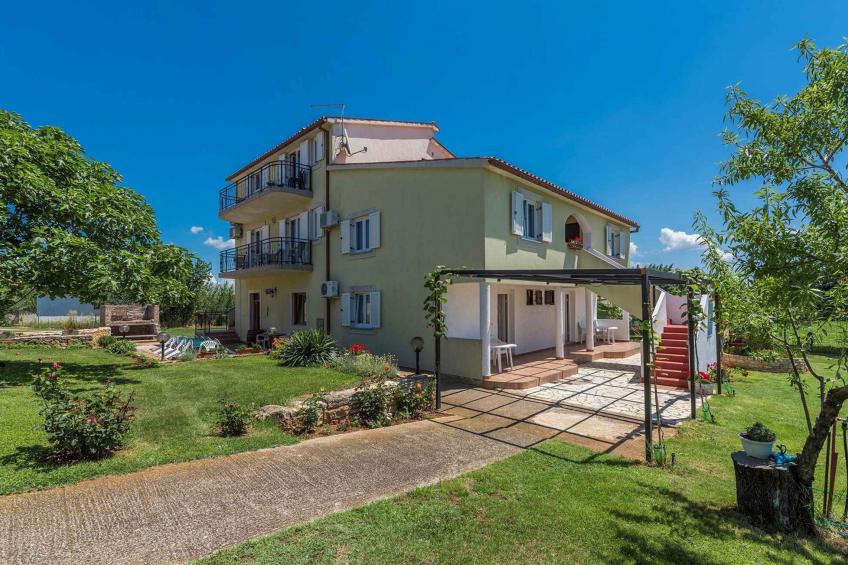 Vakantiewoning met tuin - BF-T4NJX