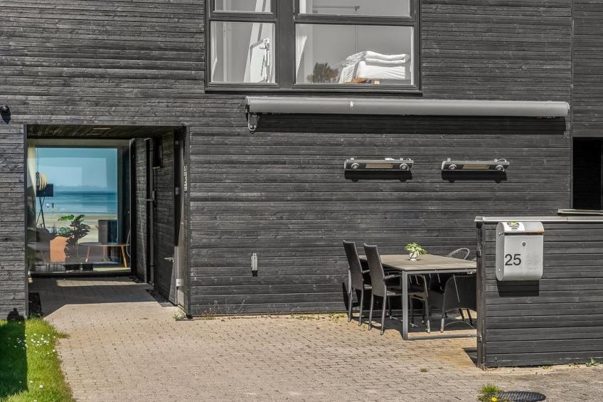 "Chayton" - 10m from the sea