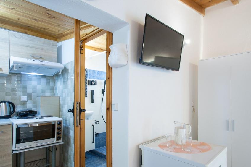 Berge und die ikonische Landebahn des Flughafens Skiathos - foto 12