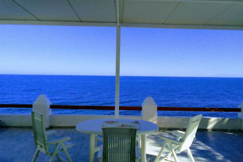 Charmantes Ferienhaus in Ia mit Privater Terrasse - foto 18