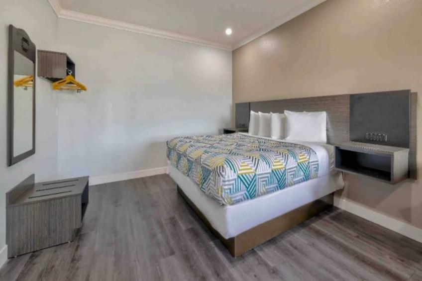 1 Queen Bed  Mobil Acces Tub Nsmk Minifridg - foto 7