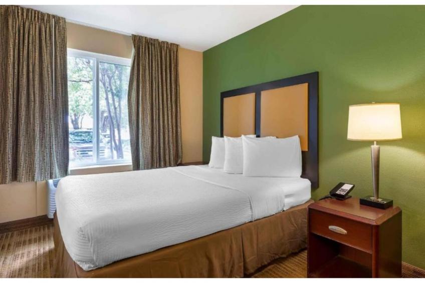 1 King Bed | Non-Smoking, Kitchen - foto 15