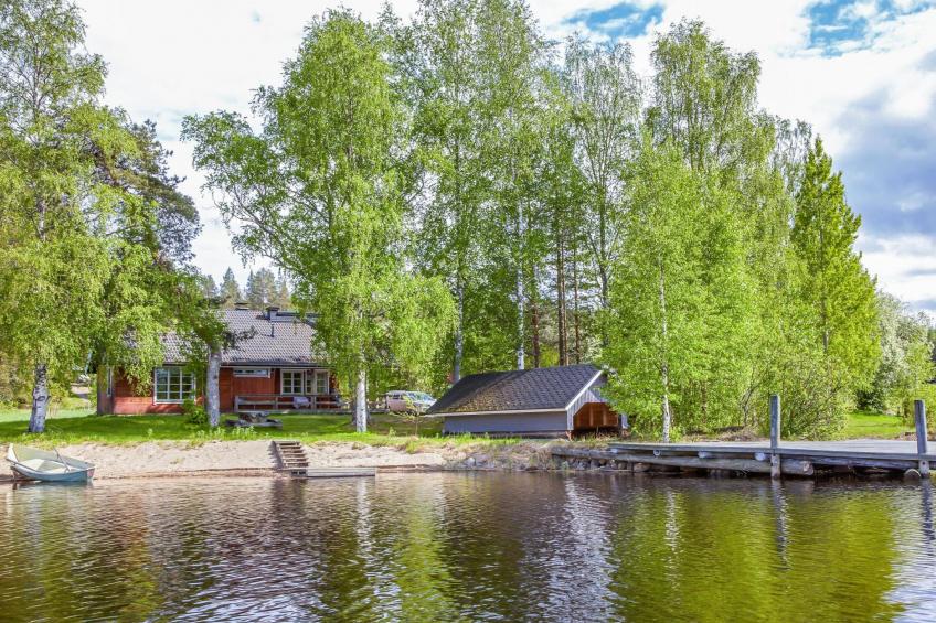 Ettone, mustosen lomamökit