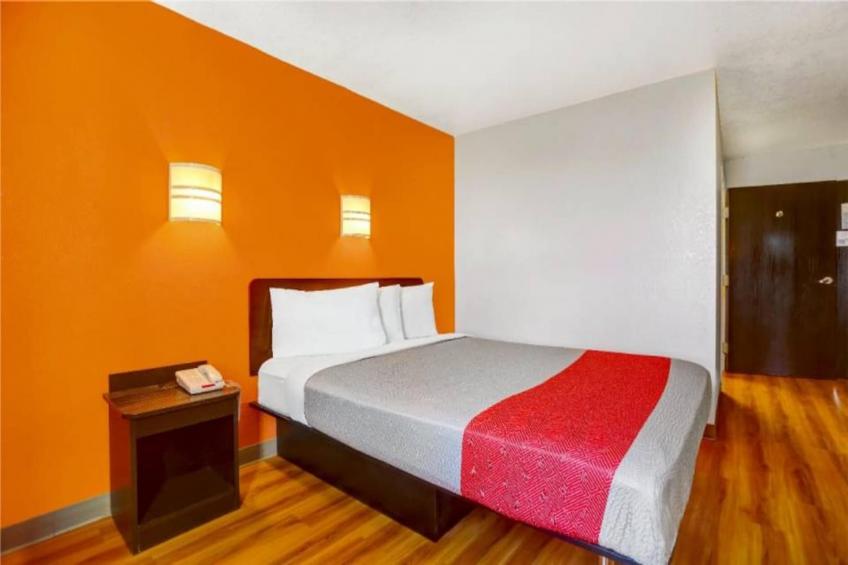 1 QUEEN BED  NON-SMOKING - foto 17