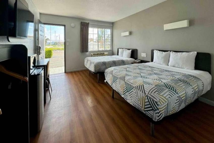 2 Queen Beds  Non-Smoking Micfridge - foto 11