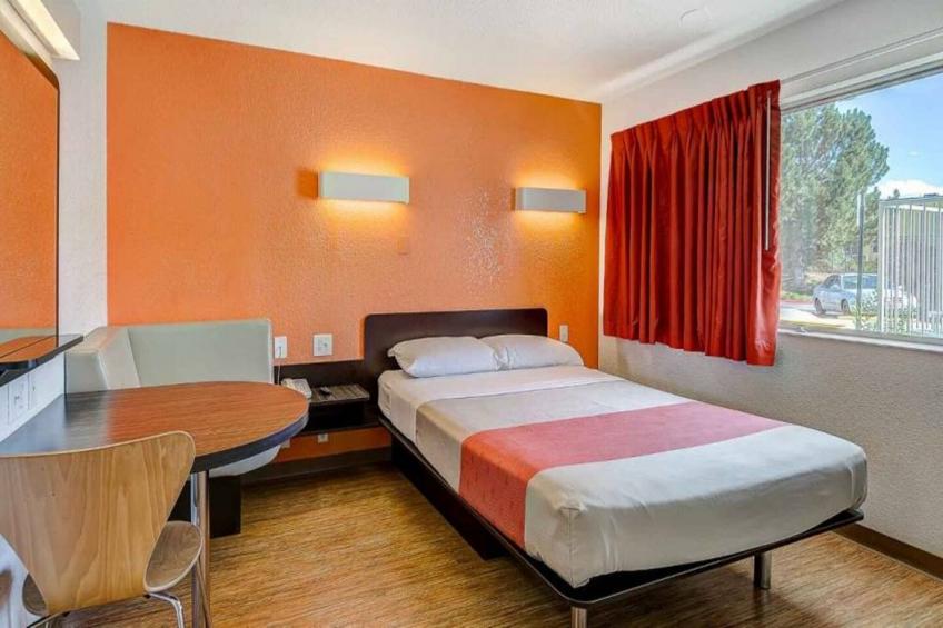 1 Full Bed  Mobility Access RI Shwr Nsmk - foto 13
