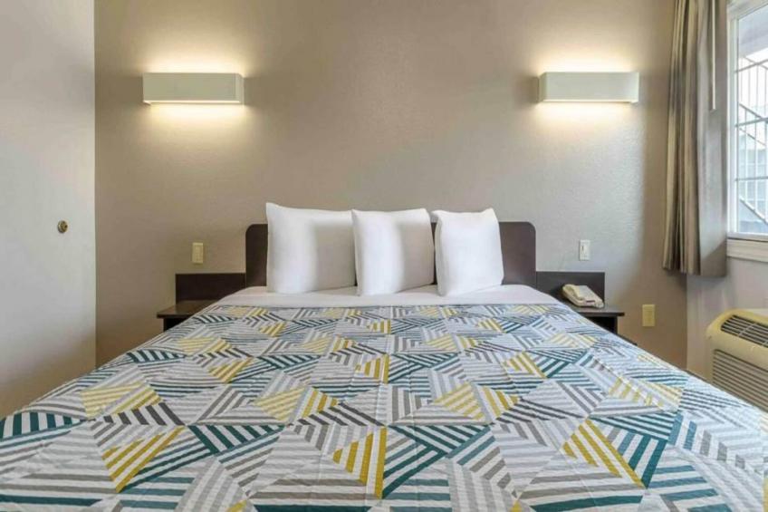 1 King Bed  Mobil Access Tub Nsmk Micfridg - foto 3