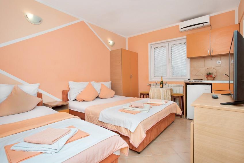 Perfect Budva Stay Near the Sea & Aqua Park - Comfort Triple Studio 1\/1 1 - foto 13
