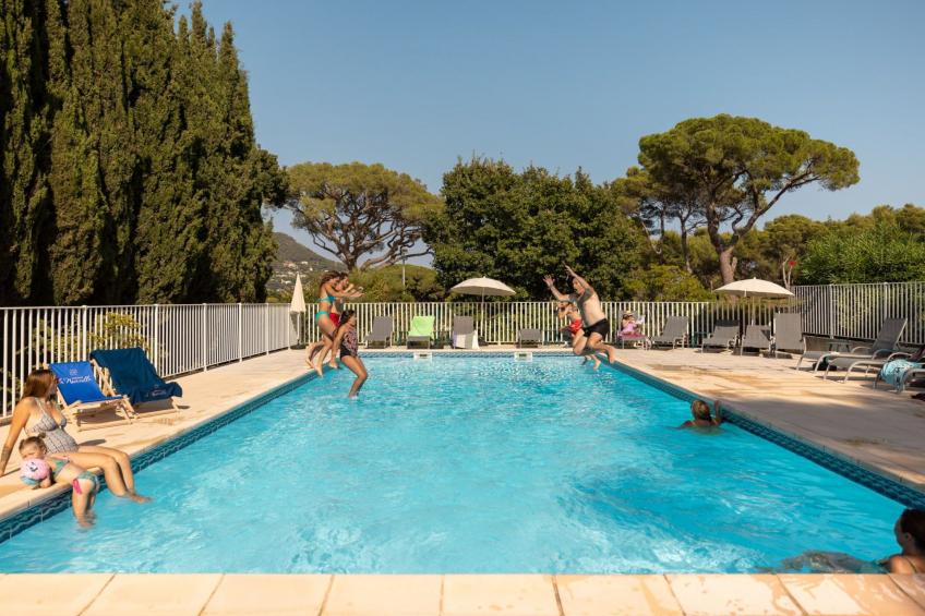 im Herzen der Weinberge, schattige Terrasse umgeben von Grün, Pool - foto 12