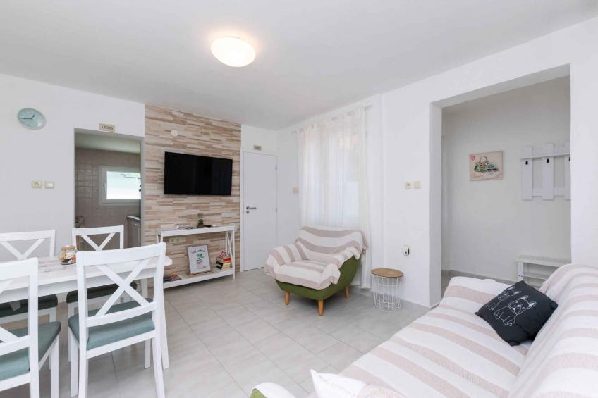 Holiday home with terrace and barbecue - BF-ZP6YR - foto 10