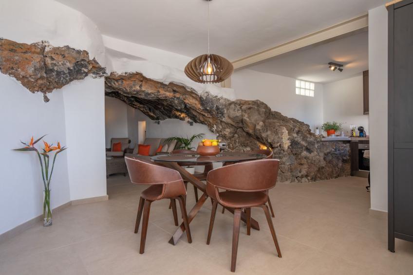 Spektakuläre Höhle mit zwei großen Terrassen am Meer - foto 3