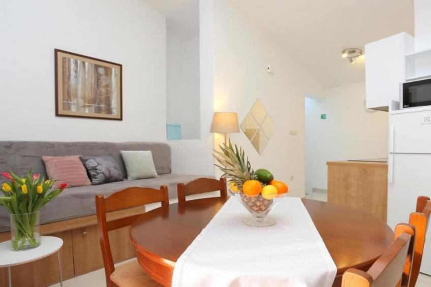 Apartments Roščić -  Classic Two Bedroom Apartment with Balcony and Sea View