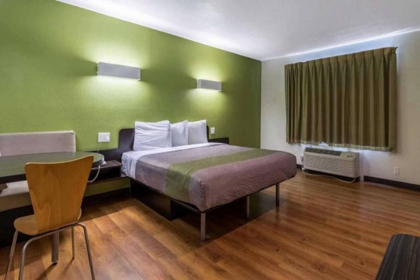 1 King Bed  Smoking - foto 3