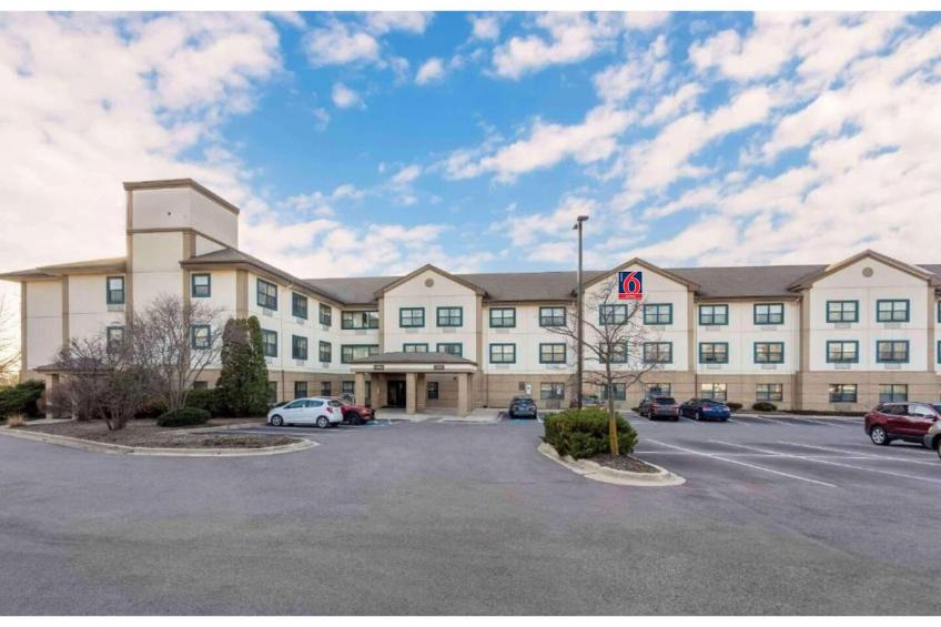 1 King Bed | Non-Smoking, Kitchen