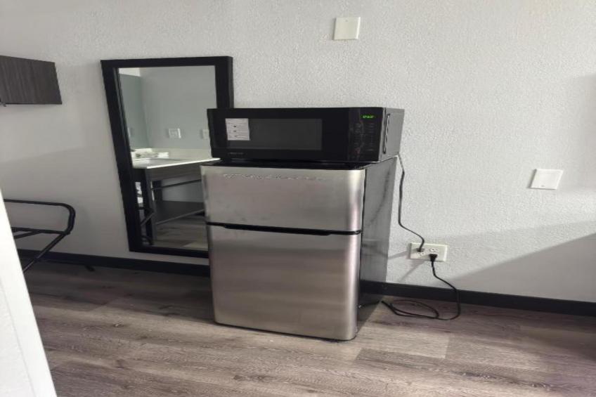 1 King Bed  Smoking Micfridge - foto 14