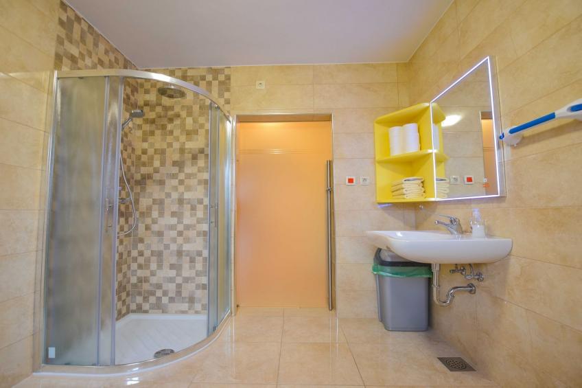 Cozy Luxe Holiday Home with Natural Thermal Bath - Seven Bedroom Holiday Home - foto 24