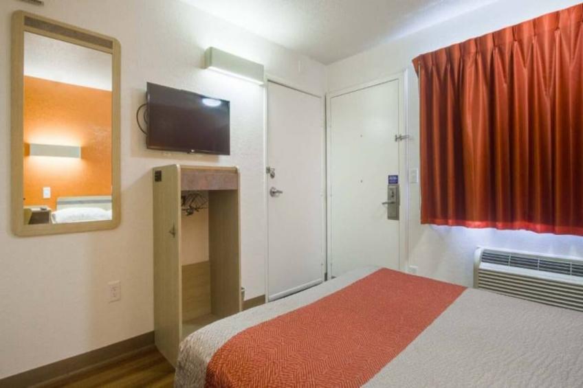 1 Queen Bed  Non-Smoking - foto 9