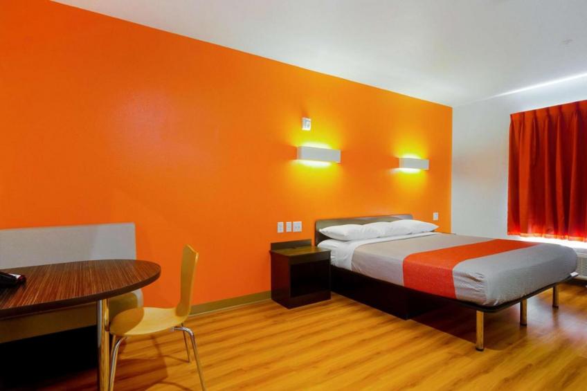 1 King Bed  Non-Smoking Shower - foto 17