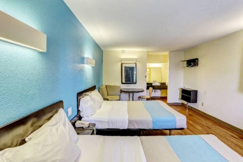 2 Queen Beds  Smoking - foto 27