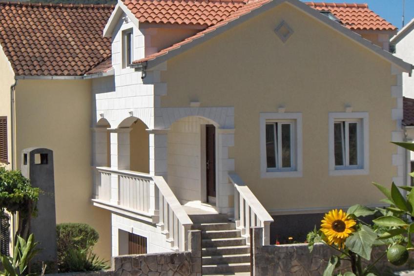 Wohnung im Hochparterre