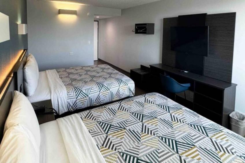 2 Queen Beds  Non-Smoking Micfridge - foto 15