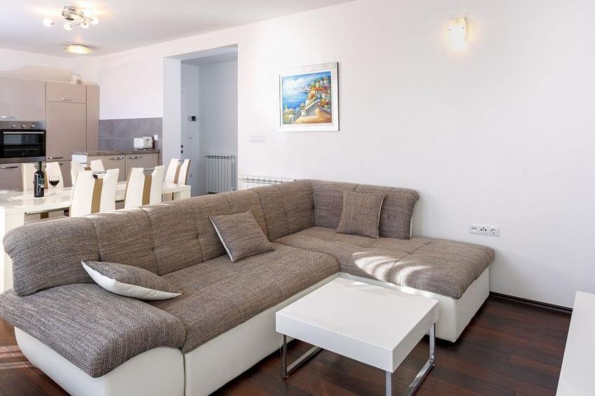 Appartement in Dugi Rat mit Großer Terrasse - foto 5