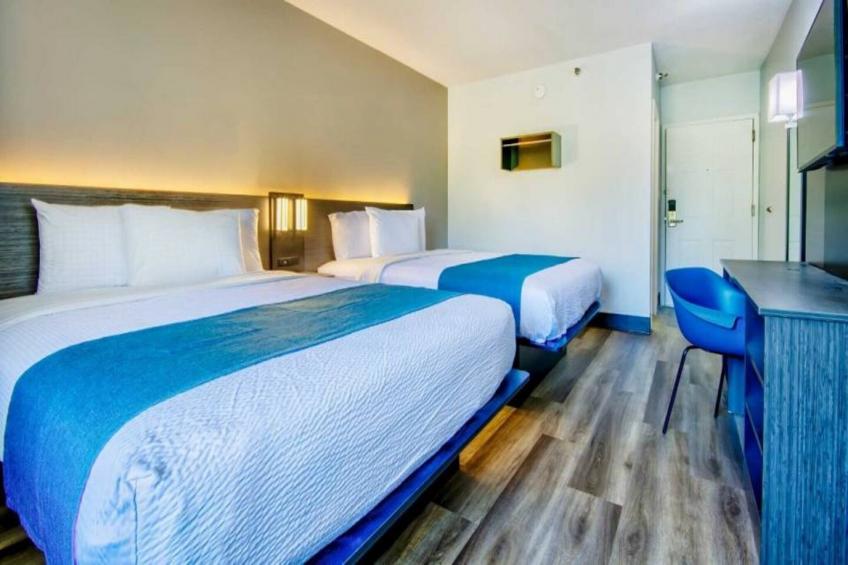 2 Queen Beds  Non-Smoking Micfridge - foto 7